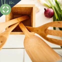 Kochlöffelset Mit Aufbewahrungsbox 6er Set Nachhaltig Leicht Bambus 13 Kochlöffelset Mit Aufbewahrungsbox 6er Set Nachhaltig Leicht Bambus -Optimal Küchengeräte Geschäft 10038026 yy 0005 logo