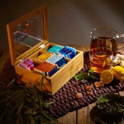 Teebox 6 Fächer 90 Teebeutel Kunststoff-Sichtfenster Bambus 11 Teebox 6 Fächer 90 Teebeutel Kunststoff-Sichtfenster Bambus -Optimal Küchengeräte Geschäft 10038069 yy 0003 logo