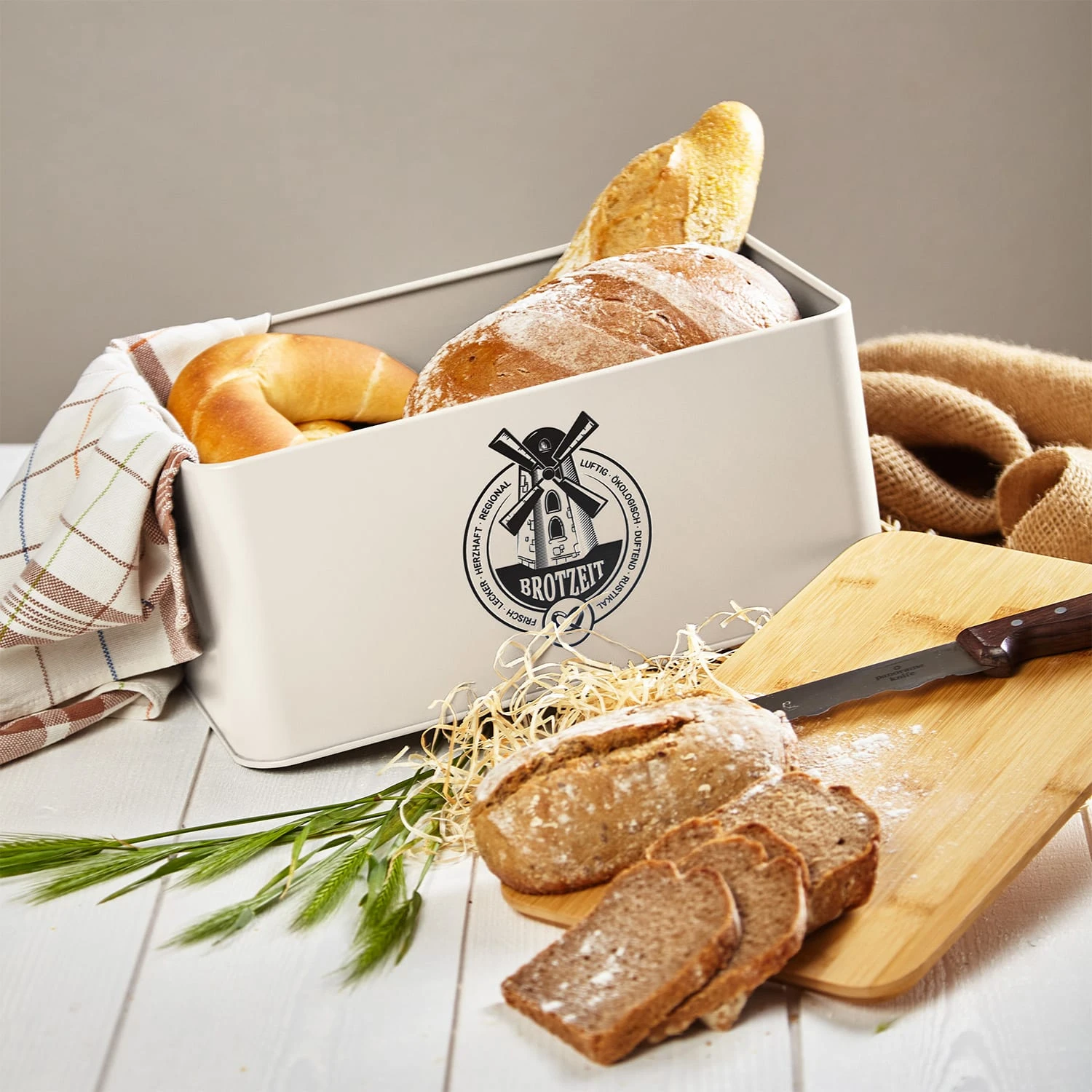 Stigby 2-in-1 Brotkasten Mit Schneidebrett Metallblech Bambus 4 Stigby 2-in-1 Brotkasten Mit Schneidebrett Metallblech Bambus – Bild 2